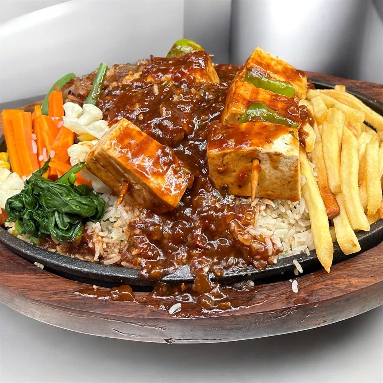 Paneer shashlik sizzler with fries